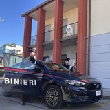 Pizzicato con l’hashish sull’auto rubata: denunciato un minorenne