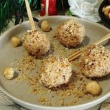 Bocconcini di ricotta e nocciole.