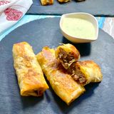 Involtini di pasta fillo con carne in padella