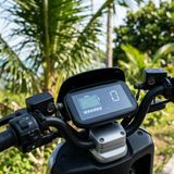 What is Yadea G5 Pro battery range and charging time?