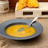 Vellutata di zucca e patate alla salvia: ricetta facile e cremosa