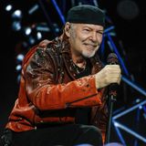 Estate sotto il palco: tra stadi mezzi vuoti e biglietti scontati, resiste Vasco, che continua a riempire le arene come fosse ancora il 1990