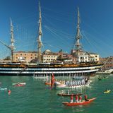 L’Amerigo Vespucci è tornata a Venezia, salutata dal mondo del mare – VIDEO