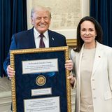 Noticias La Trinchera. Corina Machado entrega su medalla del Nobel a Trump tras su reunión