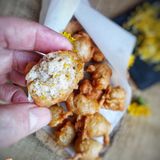 Frittelle con fiori di tarassaco