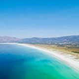 Praia de Carnota: dove l'oceano danza con stelle di luce blu