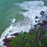 Sonidos relajantes. 30 minutos de olas rompiendo contra la orilla