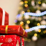 Natale, scende del 20% la spesa per i regali. Preoccupano i prezzi degli alimentari