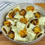 Pasta al pesto di lime e pomodorini gialli confit