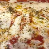 La pizza che si stende con il cucchiaio