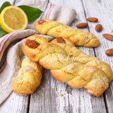 Treccine di pasta frolla al limone: biscotti veloci