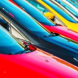 Kolor auta a bezpieczeństwo na drodze