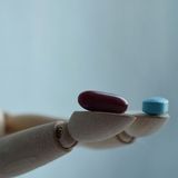 Medicamentos bajo la Lupa - Riesgos y Beneficios de Fármacos
