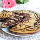 Torta variegata al cacao con gocce di cioccolato