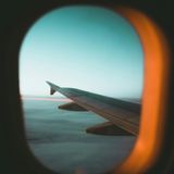 Perché si dovrebbe spalmare la protezione solare in aereo