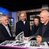 Per i 50 anni di The Lamb Lies Down on Broadway, i Genesis si sono riuniti a Londra agli studi Dolby per ascoltare il nuovo mix Dolby Atmos