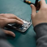 Enshittification: perché smartphone e lavatrici durano sempre meno