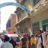 Pakistan, crolla il tetto di una scuola: almeno 35 morti, tra cui 34 bambini