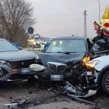 Schianto fra tre auto lungo la Provinciale 17: una persona ferita