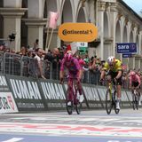 Giro d’Italia, vicentino in rosa per la tappa dei Berici. Bandiera palestinesi lungo il percorso – FOTOGALLERY