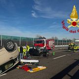 A31, quattro feriti nello scontro tra due auto: una donna ricoverata in rianimazione