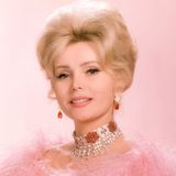 Cápsulas Culturales - Zsa Zsa Gabor, actriz * Hungría y EE. UU. ^ Conduce: Diosma Patricia Davis * Argentina...
