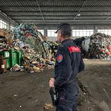 Gestione illecita di rifiuti: sequestrato un capannone. Denunciato il titolare