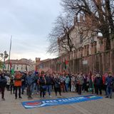 In piazza per Kaabouri: “Io scomodo da difendere, mai oltraggiato le istituzioni”