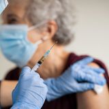 Covid, ora lo ammette anche l’AIFA: i vaccini non hanno mai impedito il contagio