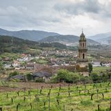 El pueblo con historia y pasado sefardí que está en el corazón de Galicia (y del vino gallego)