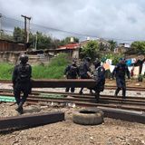 Liberan vías del tren en Michoacán