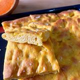 Focaccia alla zucca, soffice dentro e croccante fuori