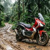 How to handle Honda ADV 160 on muddy Samui trails?