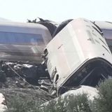 Scontro treni in Spagna: nove gli italiani coinvolti, tre donne disperse