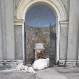 Distrutta da vandali la statua mariana a Santa Libera. Marsetti: “Troveremo chi è stato”