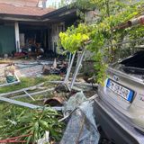 Violenta esplosione in una casa in via Sega: grave un uomo