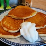 Pancake allo yogurt senza uova: soffici, proteici e facilissimi