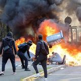 Francia a ferro e fuoco: prove generali per la sinistra di Melenchon