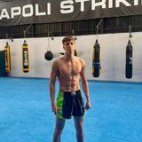 Cresce a Schio, si allena a Napoli, vince in Lazio. Vetrina kickboxing per Andrea Grotto