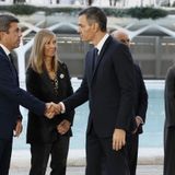 La tertulia de Cuesta: La estrategia de Sánchez para blindarse en el funeral de la DANA