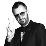Ringo Starr. Il cantautore ex batterista dei Beatles, è tra gli artisti di cui ancora manca il racconto della vita in un film o libro.