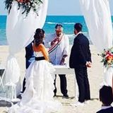 Il sindaco di Forte dei Marmi chiede di poter celelebrare matrimoni sulla spiaggia