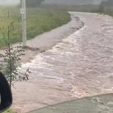 Esondato il torrente Rana, acqua a ridosso della strada e nei campi