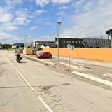 Contatto tra auto e moto: passeggera e il pilota sbalzati in strada. Un ferito in rianimazione