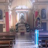 Fumo dall’interno della chiesa della Pieve di Santa Maria: una candela all’origine