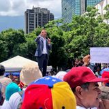 Llama Juan Guaidó a mantener las protestas en contra de Nicolás Maduro
