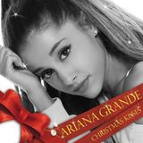 Le canzoni di Natale fanno bene alla salute e al buon umore, danno una serie di vantaggi psicologici. Come con una canzone di Ariana Grande!