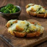 Bruschette con broccoli e salsiccia