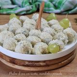 Praline di uva con ricotta, mandorle e pistacchi