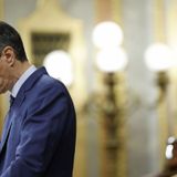 El editorial de Carlos Cuesta: Sánchez deja aislada a España en el mundo para mantener su sillón